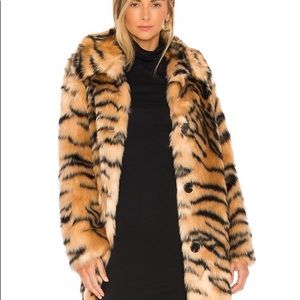Kendall and Kylie fur coat